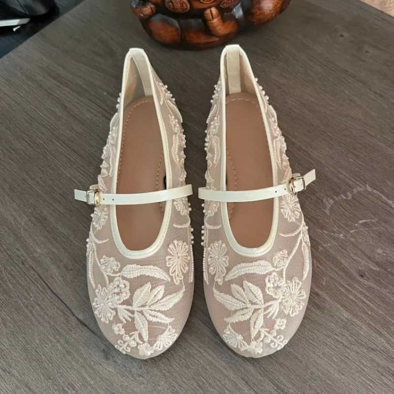 2025 Summer Women Mary Jane Shoes Brand New Embroidered Mesh Elegant Belt Buckle Strap White Ladies Ballet Flats Z251226
