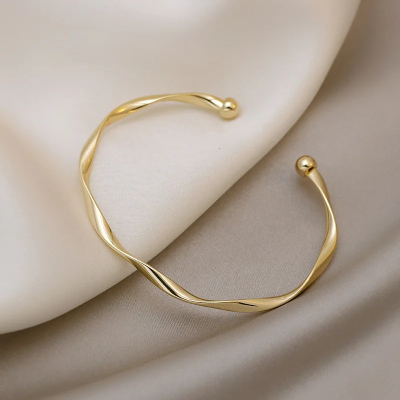 Golden Charm Bangles for Women Minimalism Fashion Twisted Couple Cuff Bracelet 2023 Trendy Jewelry Girls Wedding Gift 251219