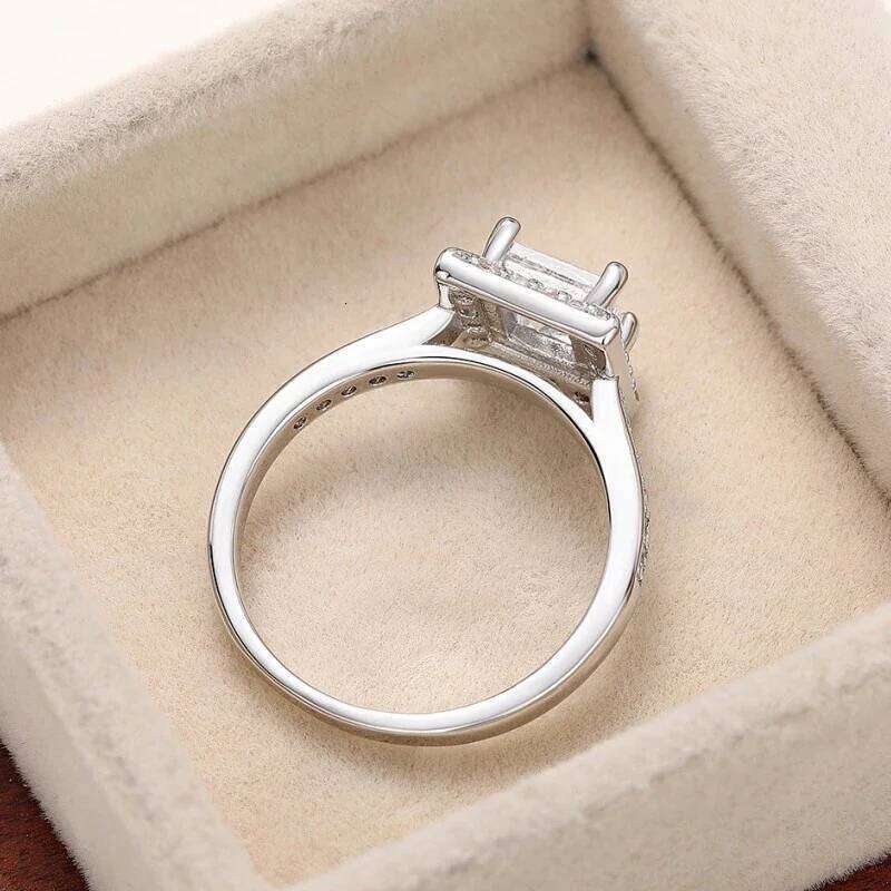 Huitan Princess Cubic Zircon for Women Classic Wedding Band Jewelry Luxury Silver Color Crystal Rings Engagement Accessory