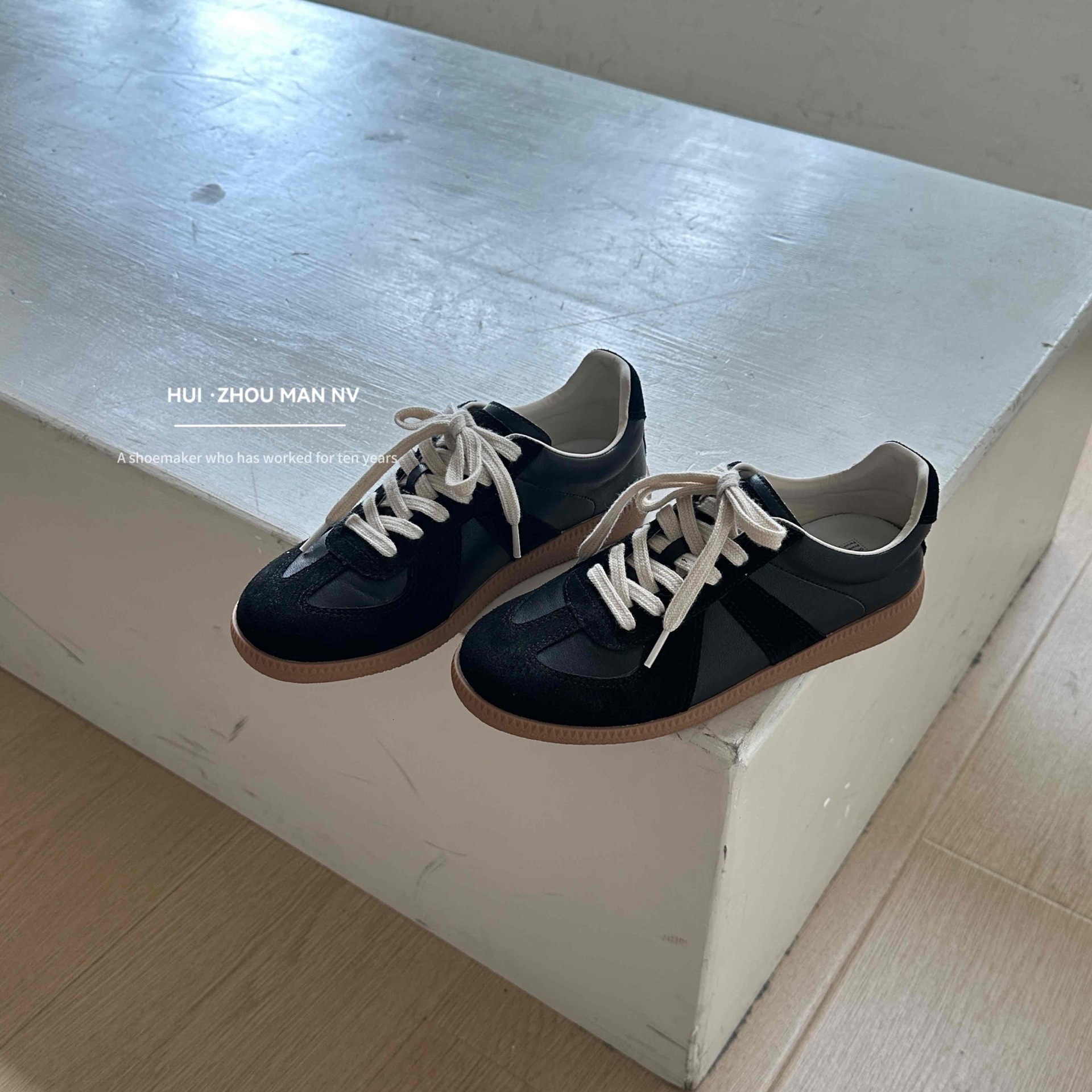 2025 Designer Fashion Retro Training Shoes New Color blocked Casual Sports Shoes