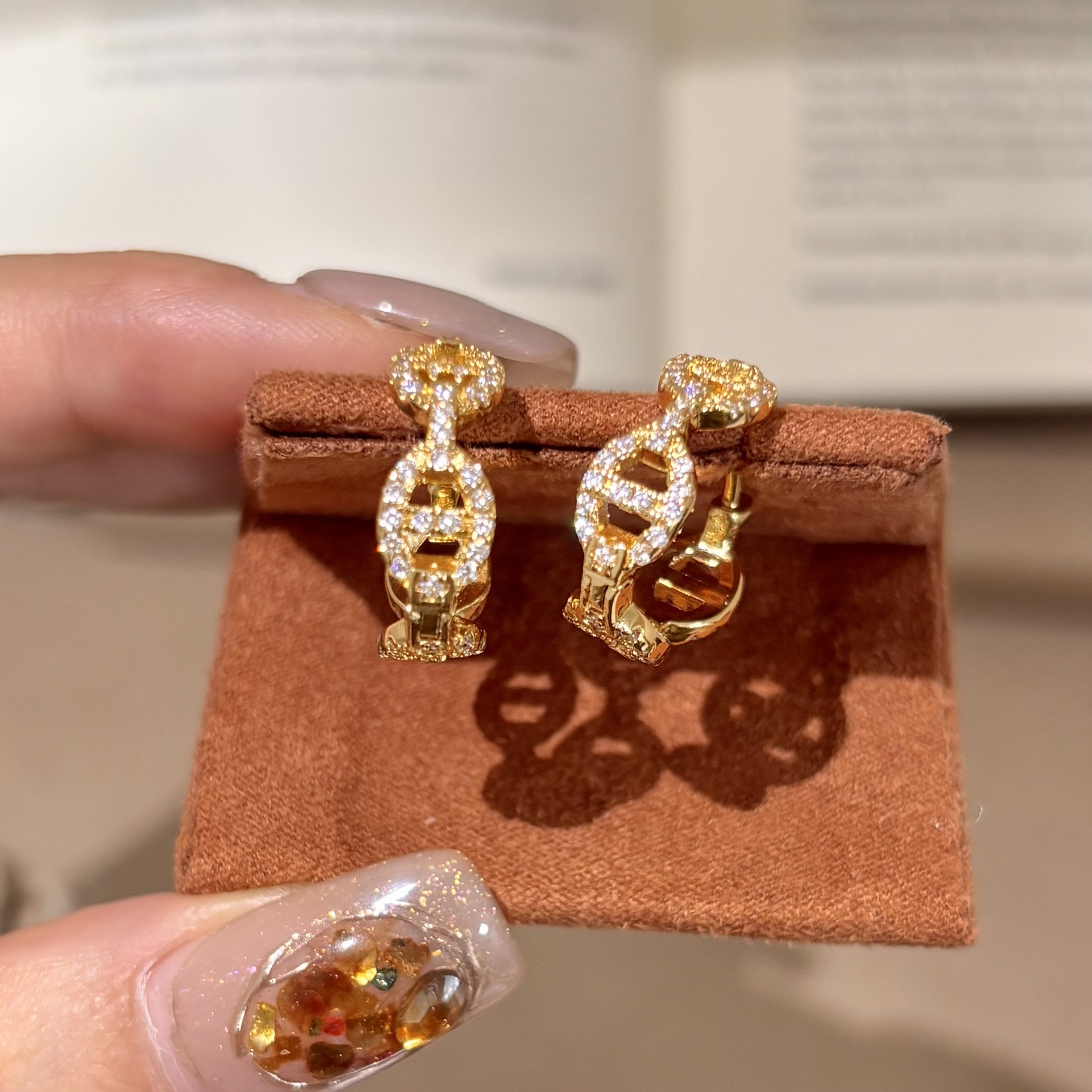 Luxury Creative Design Fashion Jewelry Light Luxury Design Full Diamond Pig Nose Earrings Niche Style Versatile Personality Hoop Earrings Inlaid With 