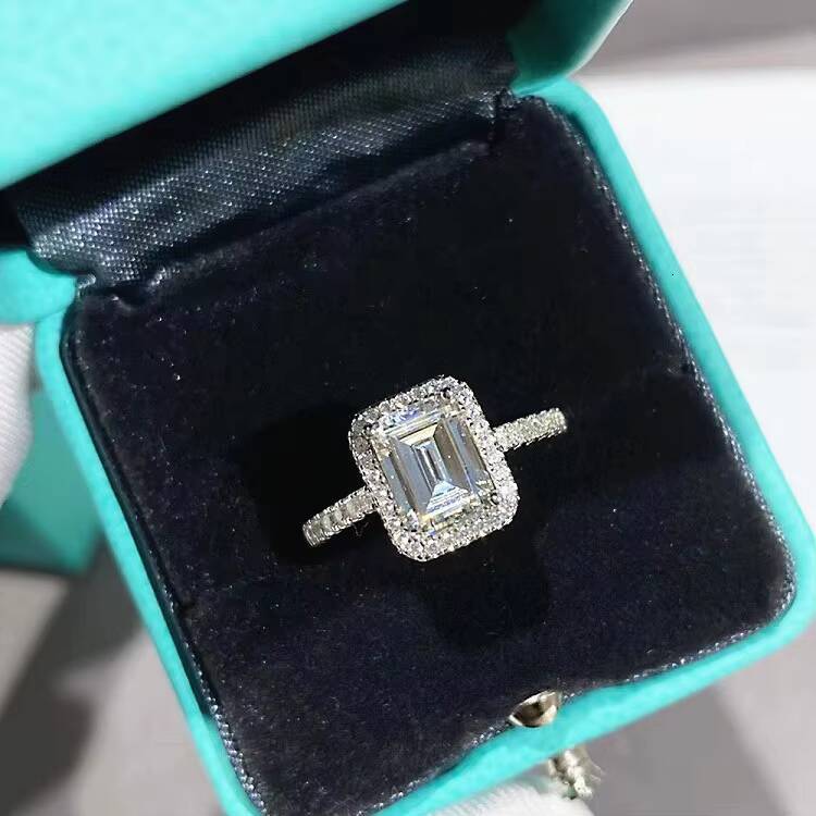 Yu Ying Best Selling 4CT Emerald Cut Moissanite 14K White Gold Diamond Band Halo Proposal Engagement Wedding Ring Women
