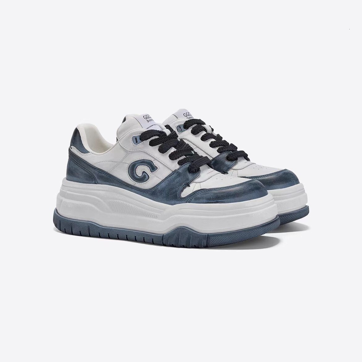 2025 Designer Fashion New Thick soled Sports Shoes for Women, Retro White Shoes