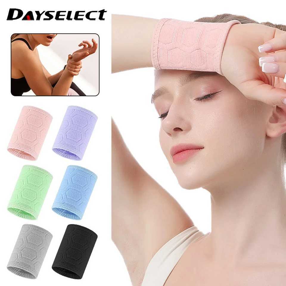 1Pcs Solid Color Basketball Wrist Guard Elastic Compression Wear-resistant Sweat Absorbent Breathable Wrist Guards Volleyball M251226