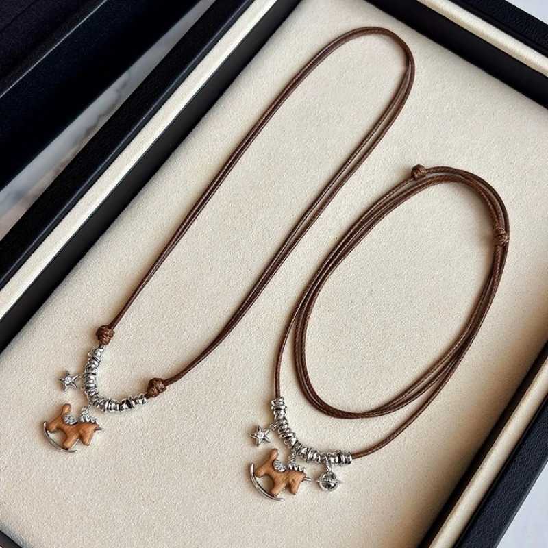 luxury New Creative Horse Pendant Necklace Autumn Winter Luxury Long Sweater Chain Fashion Versatile Leather Rope Necklace M251227