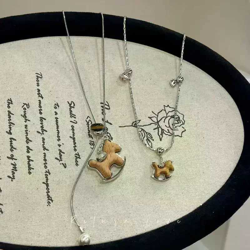 luxury Simple Fashionable Horse Collarbone Chain Necklace Earrings For Womens Creative Sweater Chain Jewelry Accessories Gifts M251227