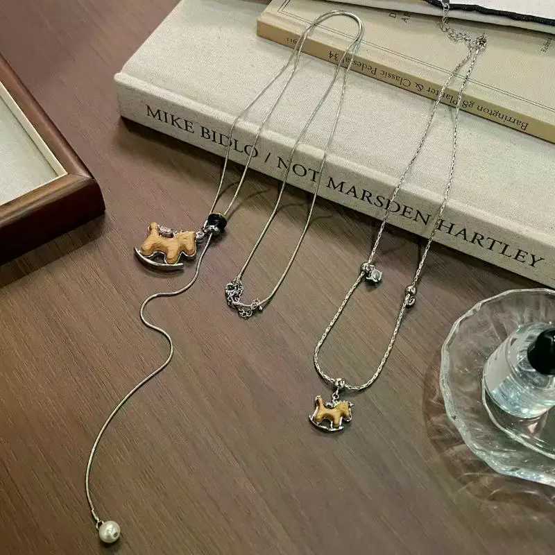 luxury Simple Fashionable Horse Collarbone Chain Necklace Earrings For Womens Creative Sweater Chain Jewelry Accessories Gifts M251227