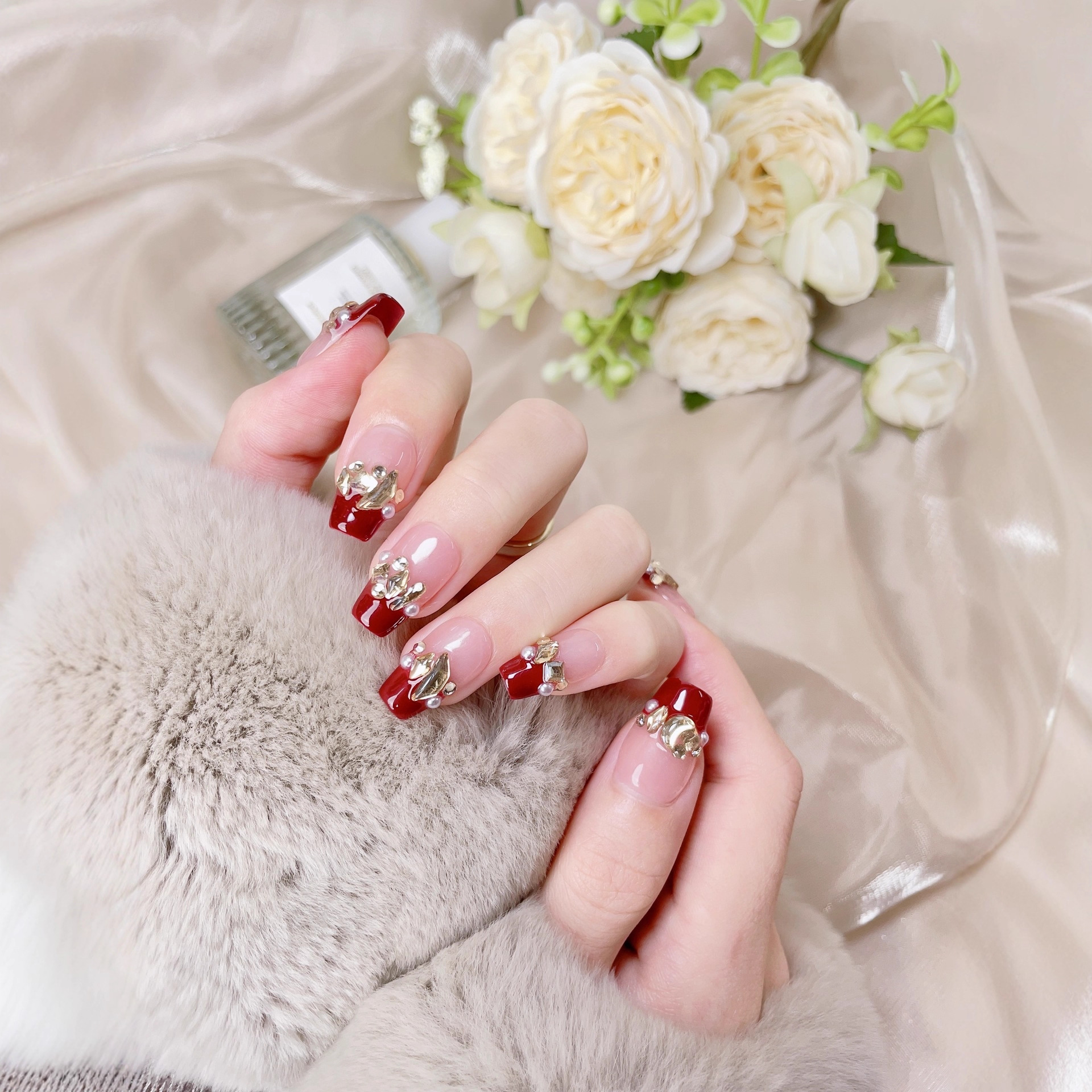 Gentle Phototherapy Ready Cat Eye Aurora Shimmering French Tips for Festive Holiday Season