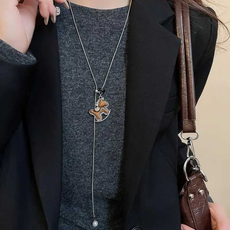 luxury Fashion Simple Flocking Zircon Pony Pendant Necklace Versatile Metal Sweater Chain Pendant Necklace Jewelry Accessories Gifts M251227
