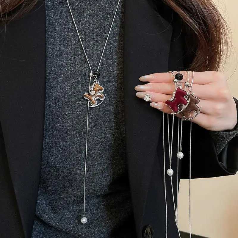 luxury Fashion Simple Flocking Zircon Pony Pendant Necklace Versatile Metal Sweater Chain Pendant Necklace Jewelry Accessories Gifts M251227
