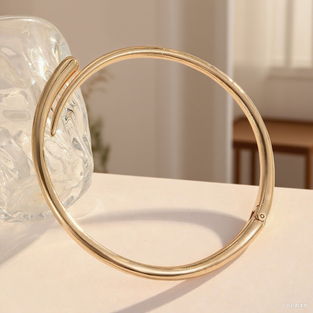 New Minimalist Water Drop Open Choker Necklace for Women Light Luxury Fashion Collarbone Chain Simple and High-End Jewelry 250420