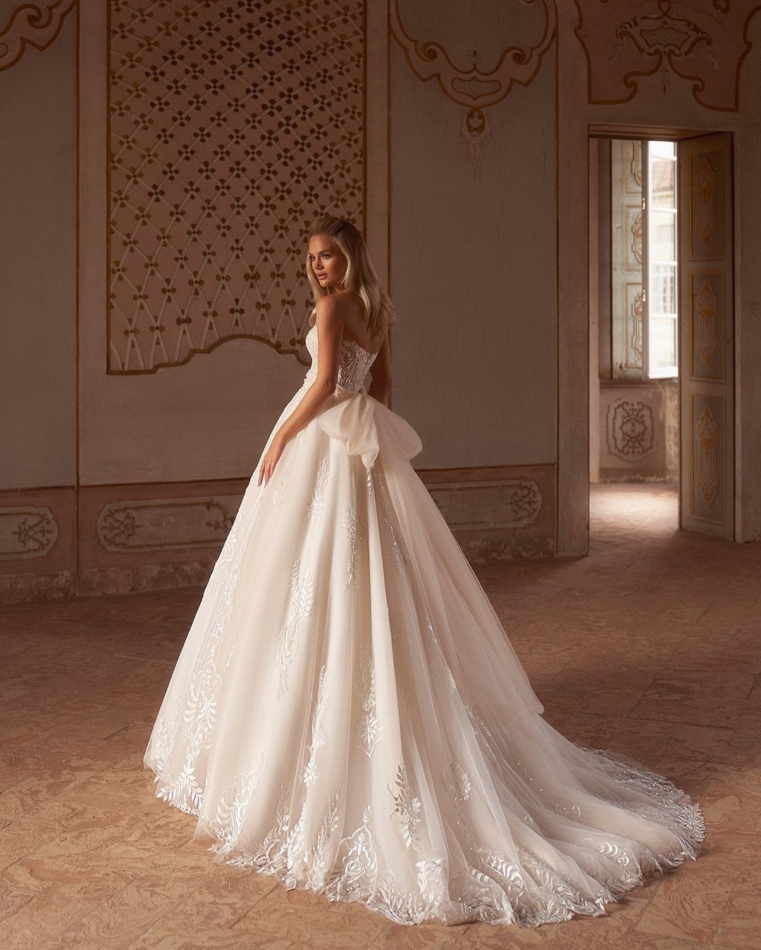 Elegant 2 In 1 Lace Wedding A Line Sweetheart Appliqued Bridal Gowns With Detachable Jacket Sweep Train Custom Made Garden Castle Dresses D27