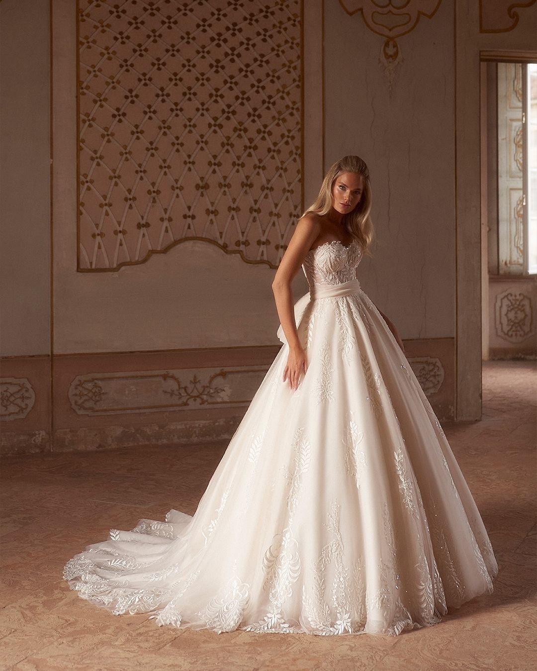 Elegant 2 In 1 Lace Wedding A Line Sweetheart Appliqued Bridal Gowns With Detachable Jacket Sweep Train Custom Made Garden Castle Dresses D27