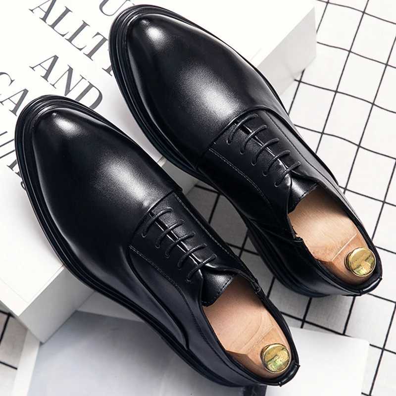 Classic Oxfords Leather Shoes Men Retro Mens Dress Shoes Casual Business Social Brogues Wedding Leather Shoes Male Z251227