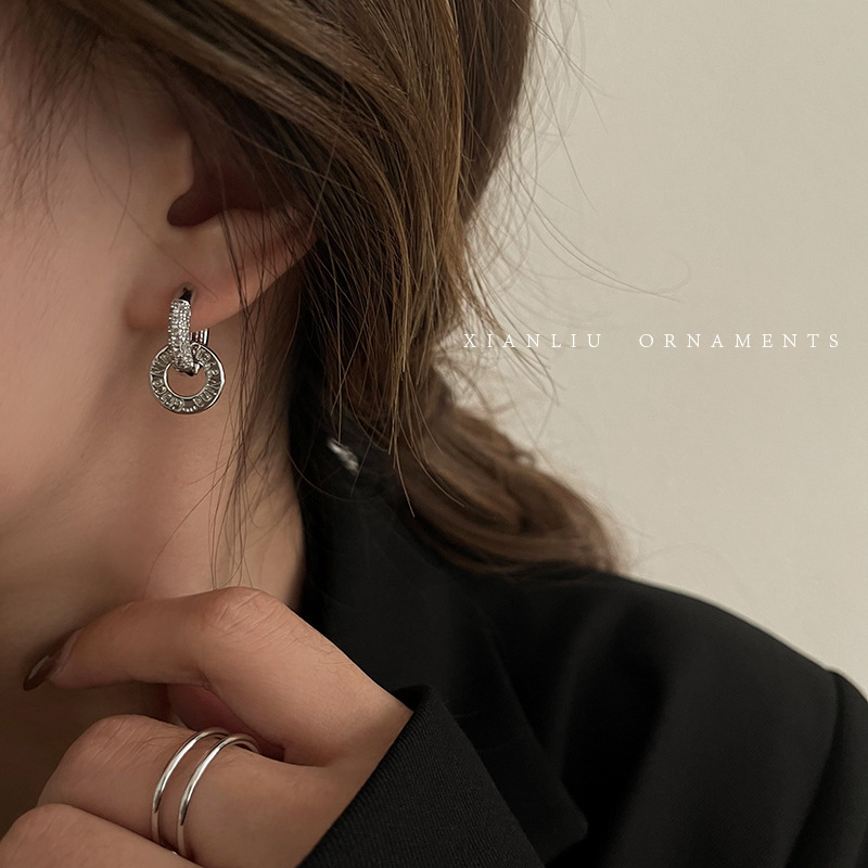 Luxury Creative Design Fashion Jewelry Two-Way Wear Diamond-Studded Double Hoop Earrings New Trendy Stud Earrings Fashionable Versatile Niche Design S