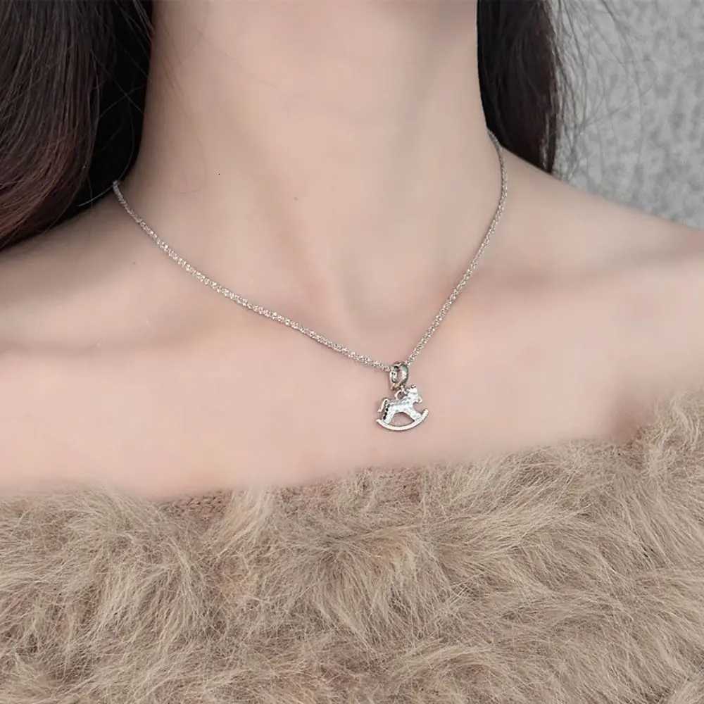 luxury Fashionable Adjustable Horse Necklaces Colorful Exquisite Horse Pendant Necklace Sweater Chain Accessories M251227