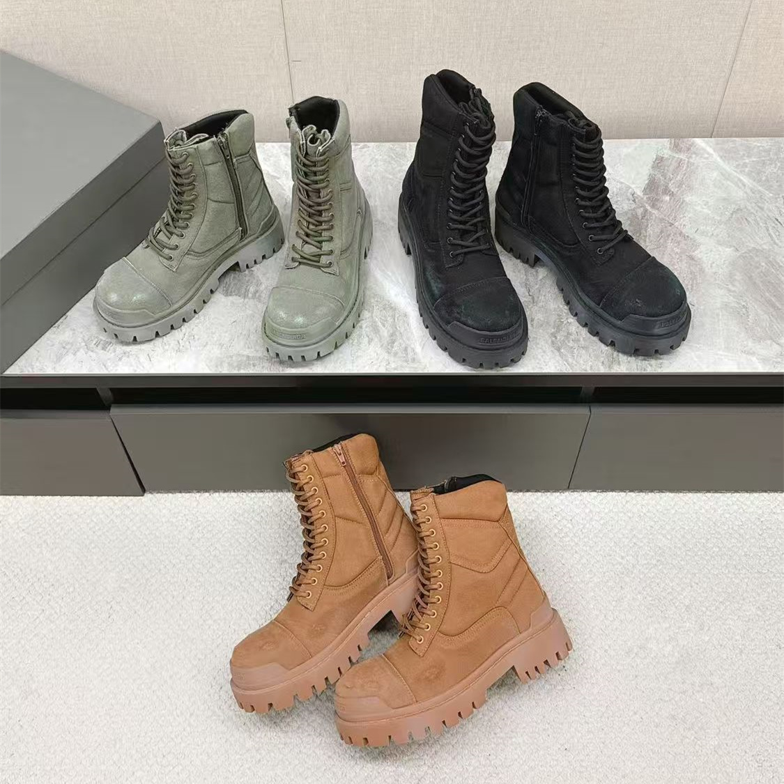 Designer Alaska Fur Boots Combat Strike Tractor Stomper High Bootie Winter Snow Rain Fall Fluffy Furry Calfskin Low Thick Rubber Sole Women Men Classic Platform Boot