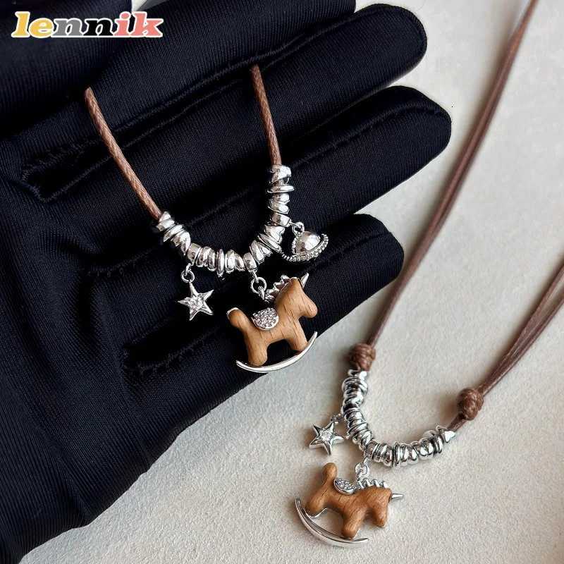 luxury Personalized Pony Pendant Gold Necklace Light Luxury Elegant High-end Design Autumn and Winter Essential Exquisite Long Jewelry M251227