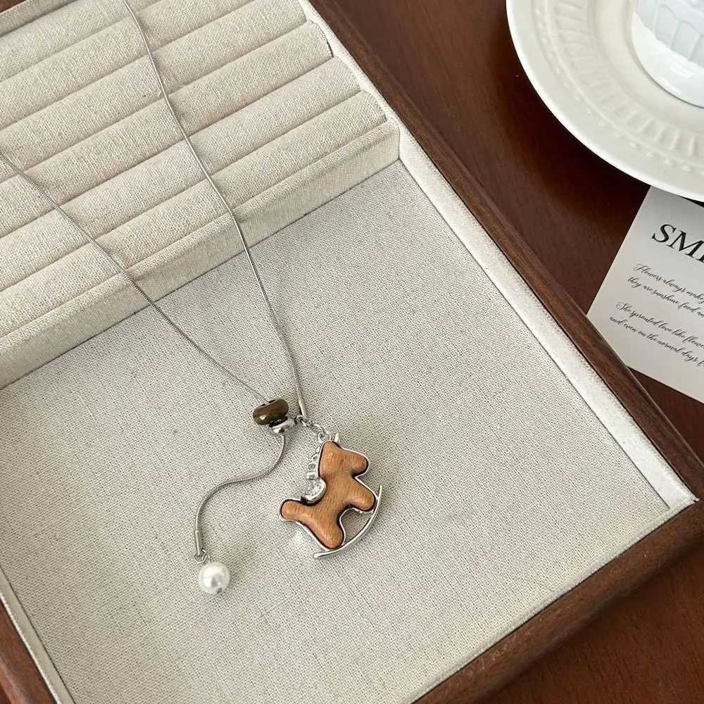 luxury Gifts Adjustable Horse Necklaces Colorful Exquisite Horse Pendant Sweater Chain Accessories M251227