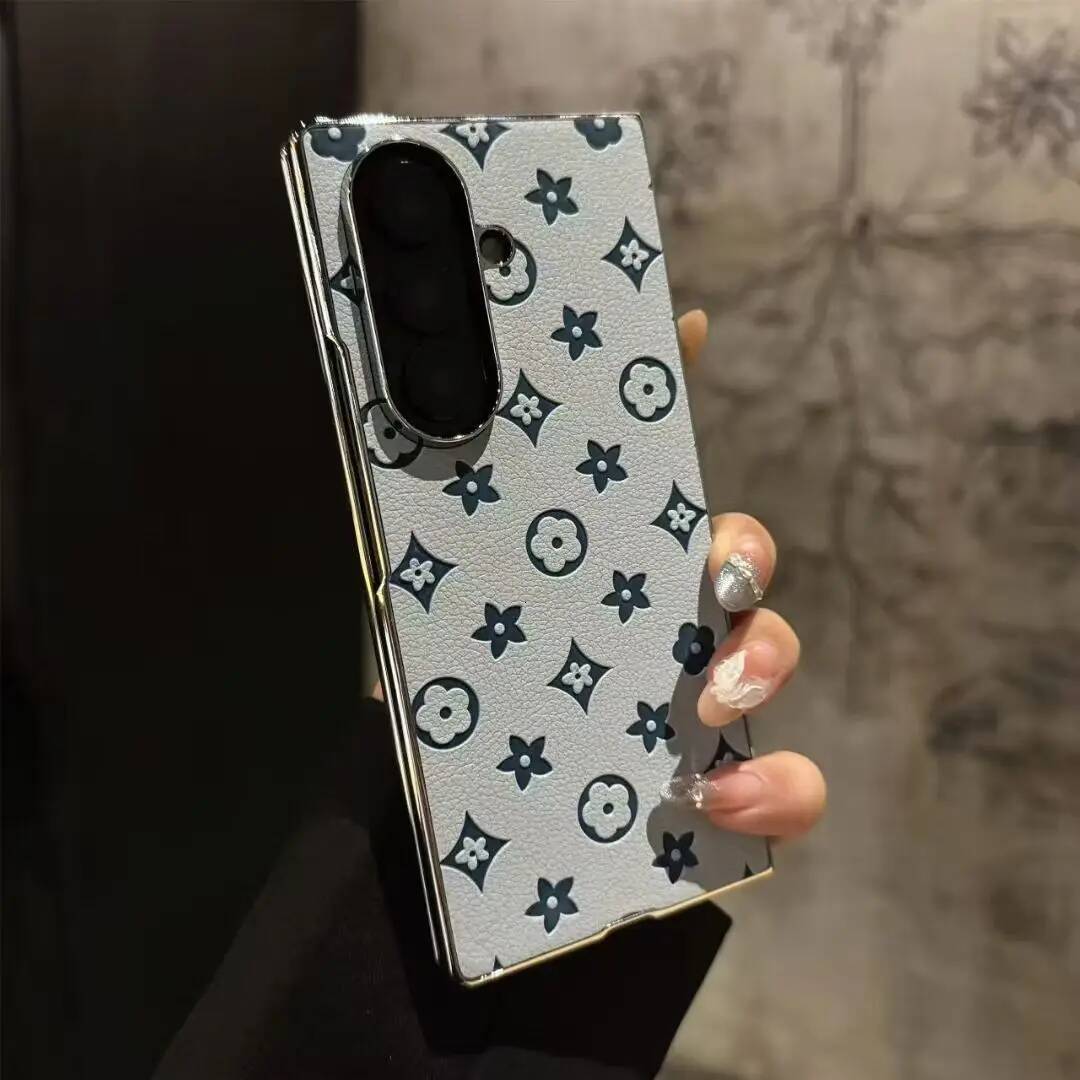 Luxury embossed pattern phone case, suitable for Samsung Galaxy Z Fold 7 6 5 4 folding shock-absorbing protective case