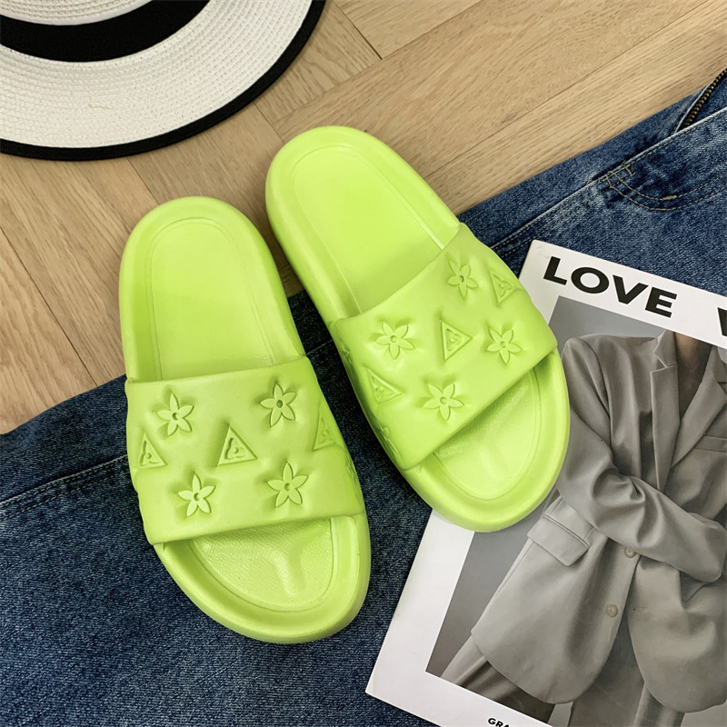 luxury Slippers PVC Couple Slippers 2026 New Unisex Outdoor Indoor Flip Flops Macaron Colors Embossed Trendy