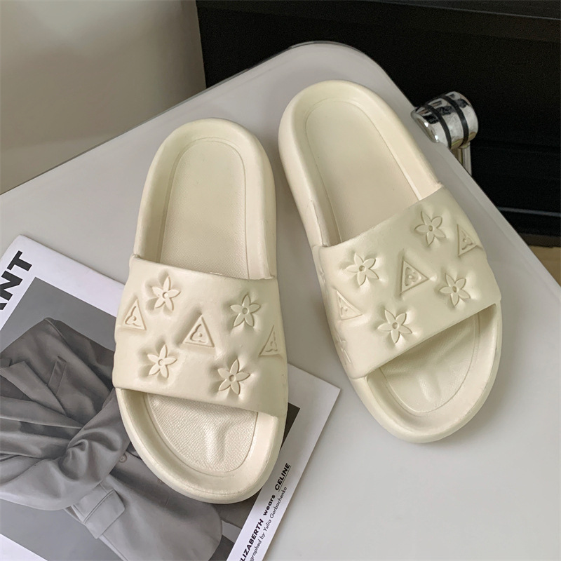 luxury Slippers PVC Couple Slippers 2026 New Unisex Outdoor Indoor Flip Flops Macaron Colors Embossed Trendy