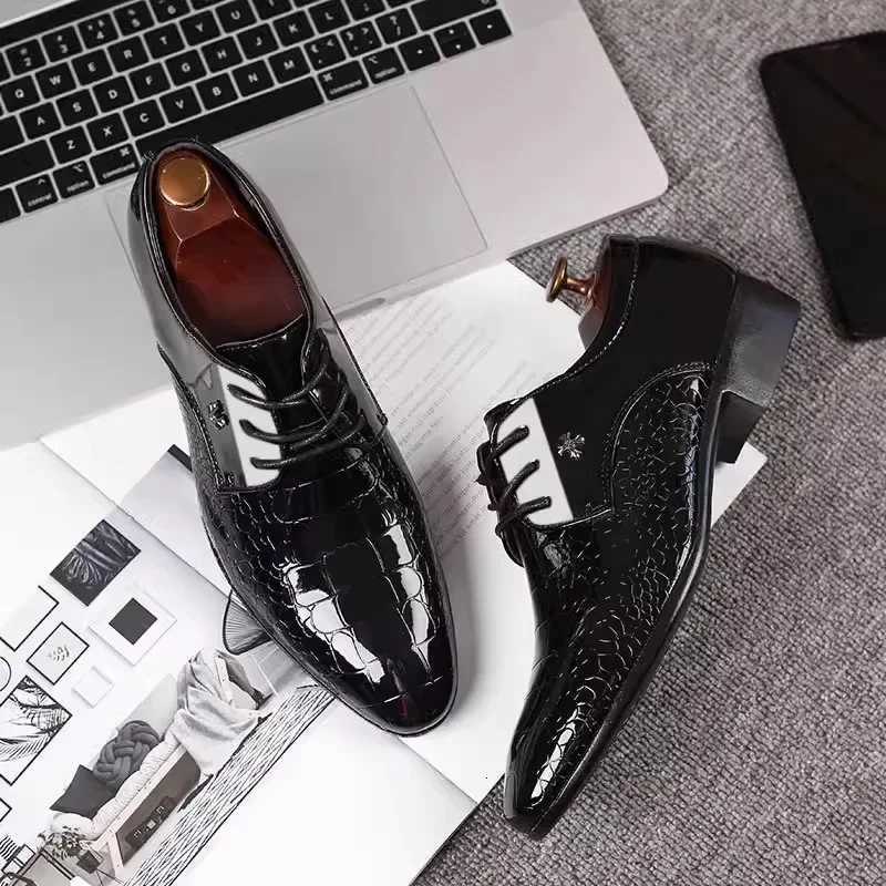 Pointed Toe Dress Plus Size Shoes Newest Italian Oxford Shoes for Men Classic Derbies Luxury Patent Leather Wedding Shoes Z251227