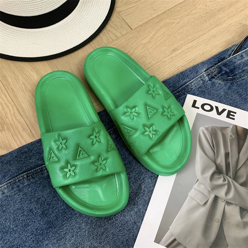 luxury Slippers PVC Couple Slippers 2026 New Unisex Outdoor Indoor Flip Flops Macaron Colors Embossed Trendy