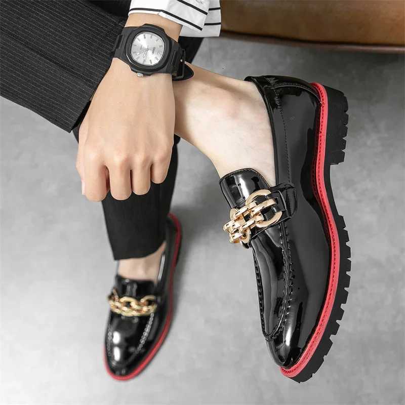 British Style Mens Loafers Black Red Patchwork Small Leather Shoes Business Casual Dresses Party Loafers Soft Soled Flat Shoes Z251227