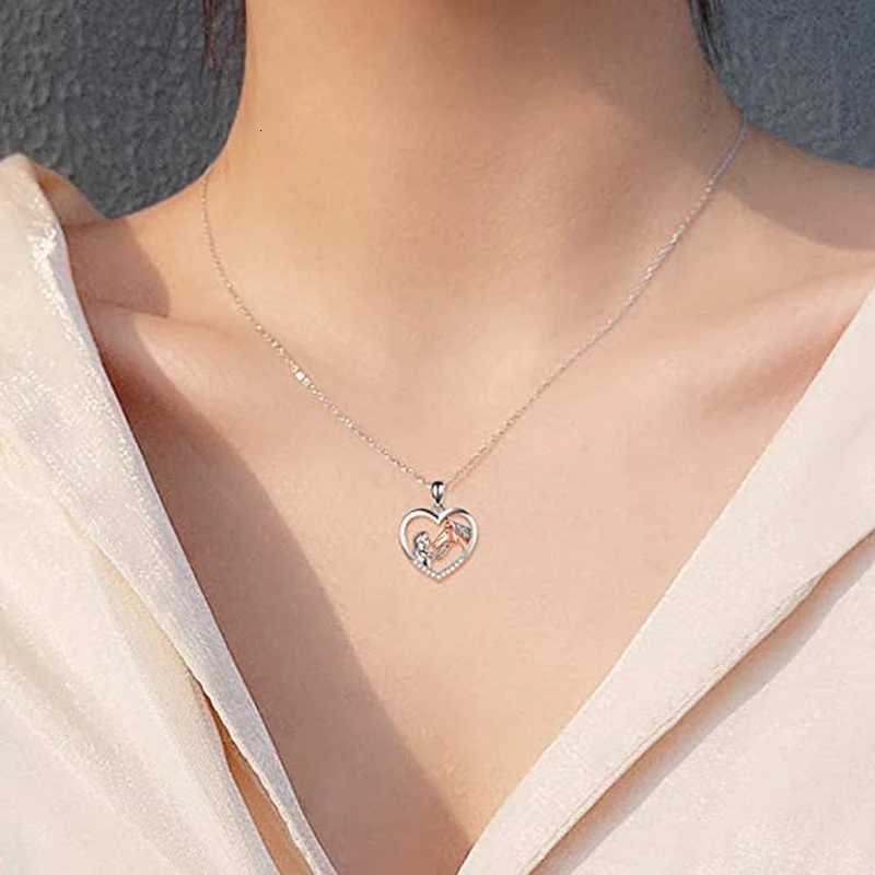 Huitan Creative Girl and Horse Friendship Necklace for Women Human Animal Love Pendant Necklaces Anniversary Gift Trendy Jewelry Y251227