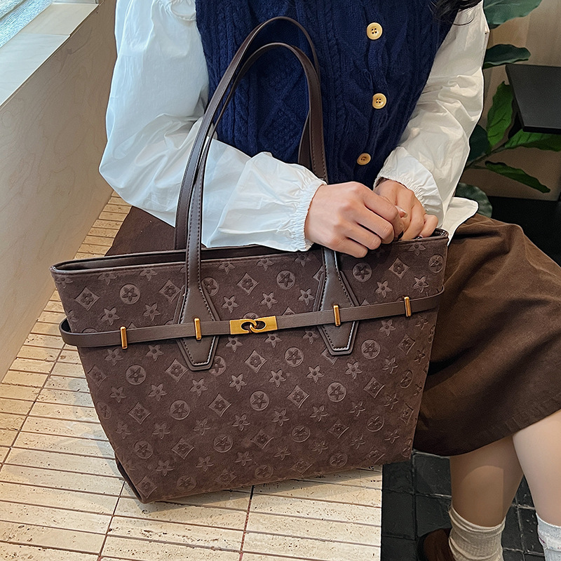 Free shipping bag Vintage brown patterned tote bag with metal buckle decoration texture large capacity versatile shoulder bag