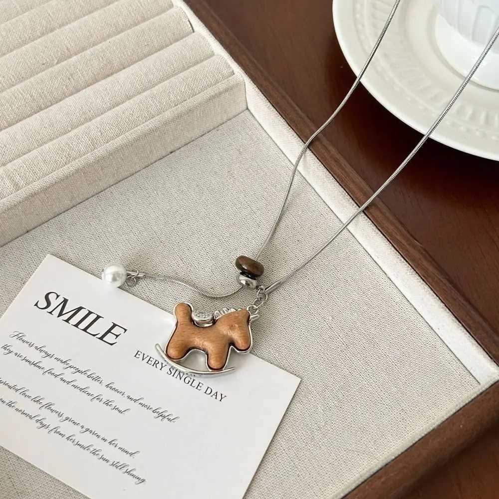 luxury Fashionable Adjustable Horse Necklaces Colorful Exquisite Horse Pendant Necklace Sweater Chain Accessories M251227