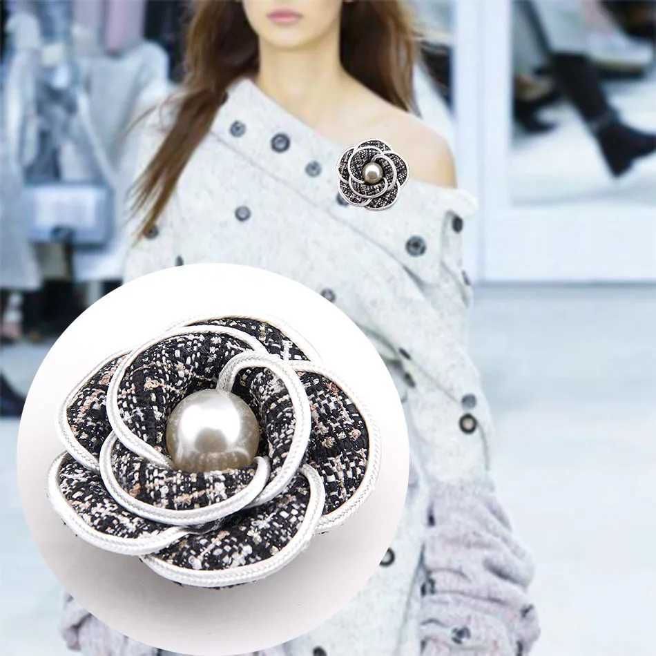 luxury womens brooches for clothes Vintage female brooch wool camellia flower pearl brooch H251227 - view 6
