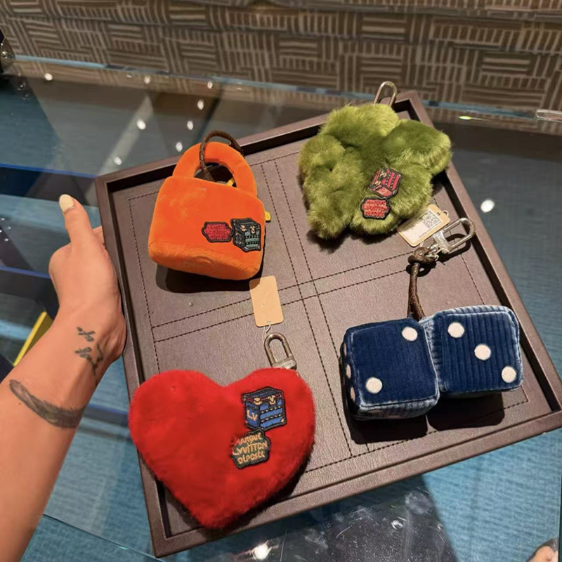 Latest Italian design dice heart-shaped plush pendant keychain shoulder bag backpack travel bag fashion accessories