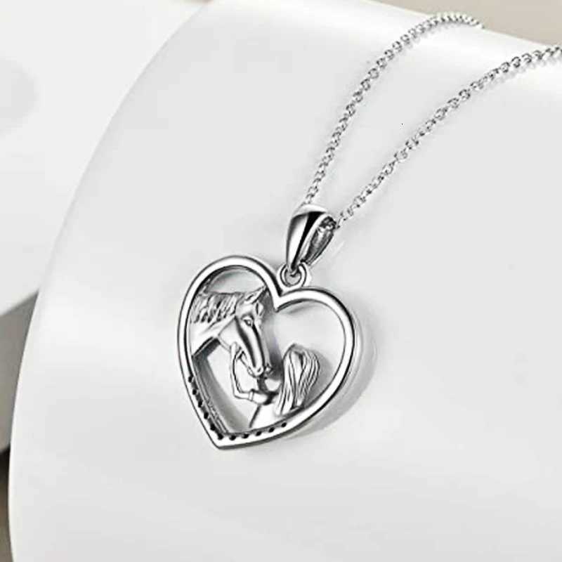 Huitan Creative Girl and Horse Friendship Necklace for Women Human Animal Love Pendant Necklaces Anniversary Gift Trendy Jewelry Y251227