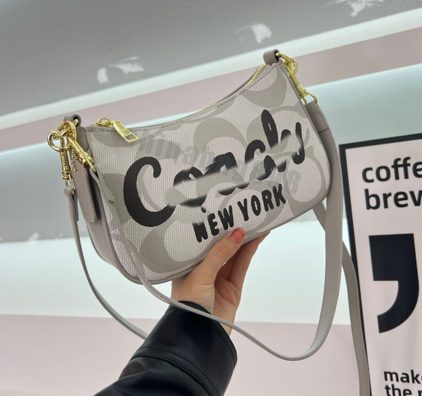 Women Axillary designer handBag fashion bag Purse Genuine leather Top Quality Flap Tote Bags Distress wallets