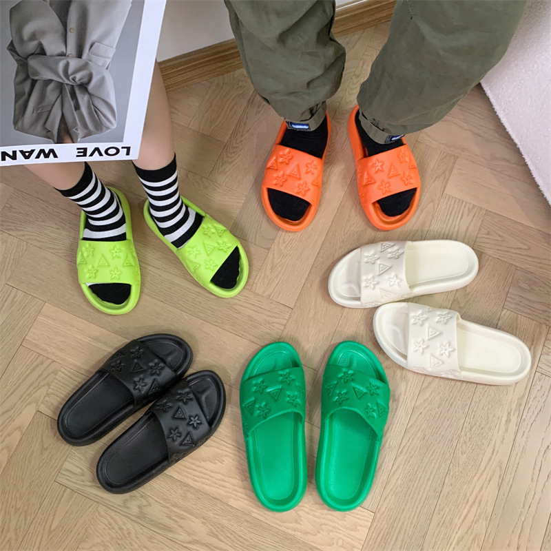 luxury Slippers PVC Couple Slippers 2026 New Unisex Outdoor Indoor Flip Flops Macaron Colors Embossed Trendy