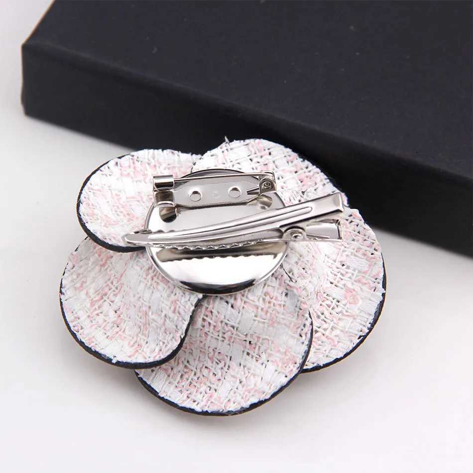 luxury womens brooches for clothes Vintage female brooch wool camellia flower pearl brooch H251227 - view 4