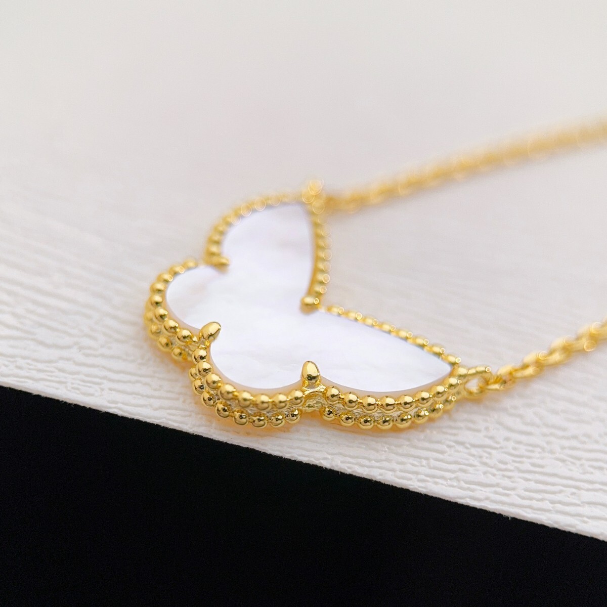 vanly cleef Jewelery Clover cleef Necklace Pure Butterfly Mother-of-Pearl Plating White Small Pendant Exquisite Craftsmanship