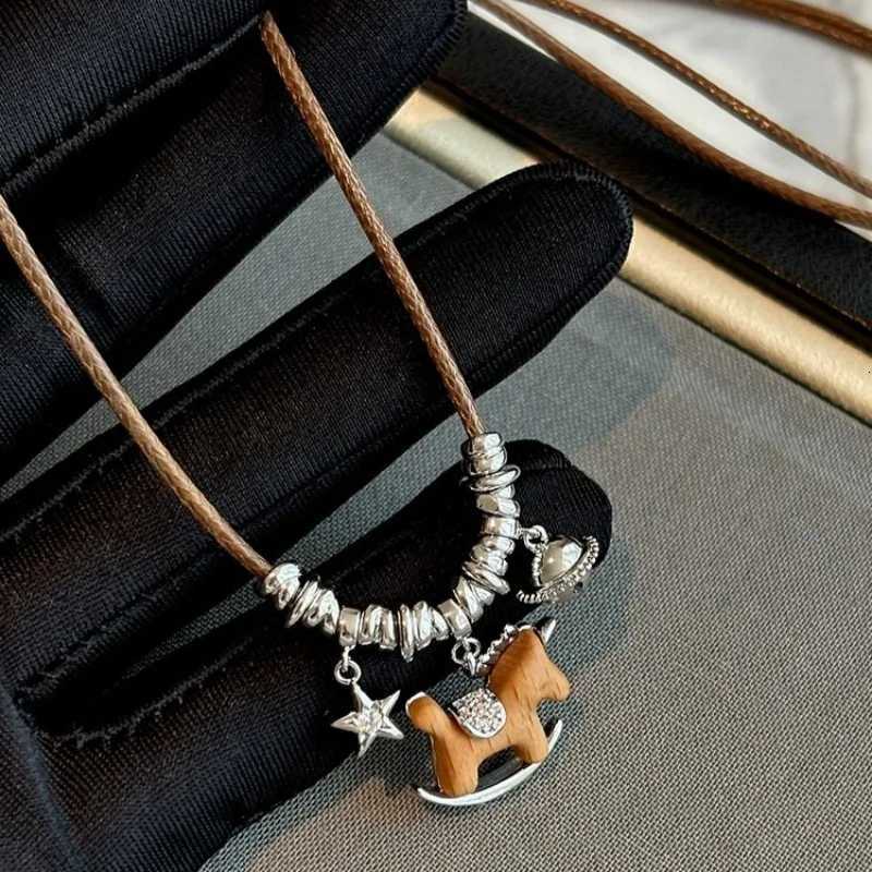 luxury Retro Horse Necklaces Fashionable Personalized Cute Horse Collarbone Chain Pony Pendant Necklace Woman Jewelry Accesories Gift M251227