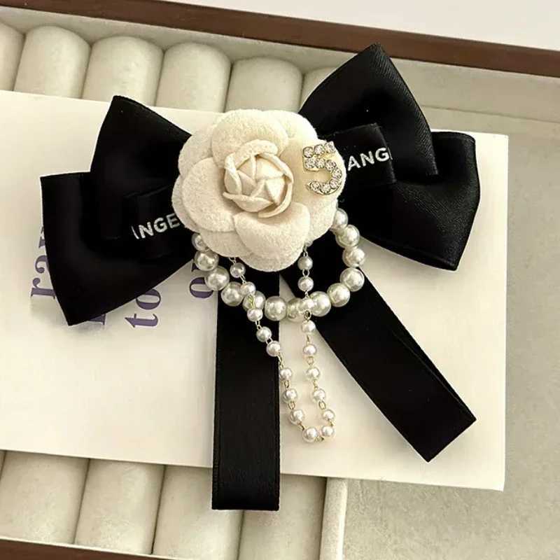 Korean Fabric Art Bow Tie Brooches Camellia Flower Crystal Pearl Tassel Lpael Pins Shirt Collar Fashion Jewelry Gifts for Women H251227 - view 3