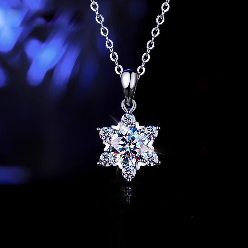 Fashionable Moissanite Inlaid Design Snowflake Necklace Accessory Charm Girl Pendant Light Luxury Niche High End Feeling Collarbone Chain