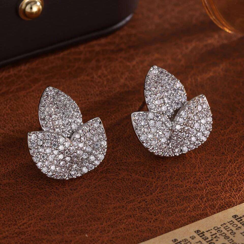 ZAKOL New Full Micro Paved Cubic Zirconia Three Leaves Leaf Flower Earrings for Women Luxury Shining Zircon Wedding Jewelry