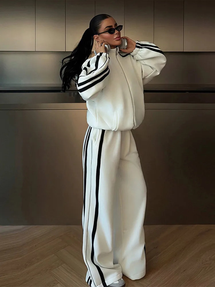 Stripe Contrasted Sweatshirt Pant Set Women Casual Stand Collar Full Sleeve Zippers Sport Coat Wide Leg Trousers 2 Piece Sets 251215