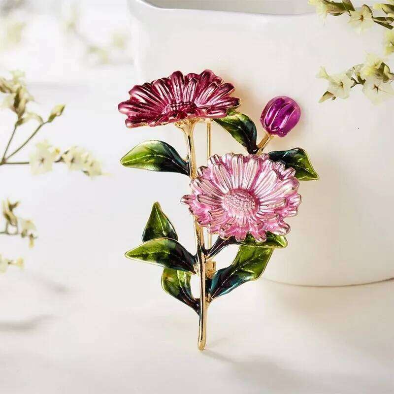 Cute Romantic Colorful Flower Metal Brooches For Women Alloy Crysal Plant Brooche Party Birthday Jewelry.