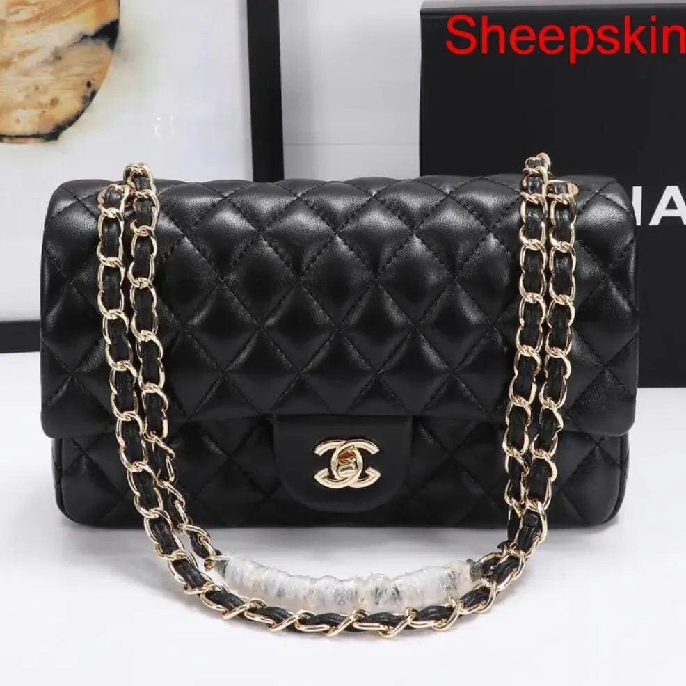 2026 Designer Handbag Shouder Chain Bag Cutch Fap Totes Bags Waet Check Veour Thread C Purse Doube Letters Soid Hasp Waist Square Stripes Women bag