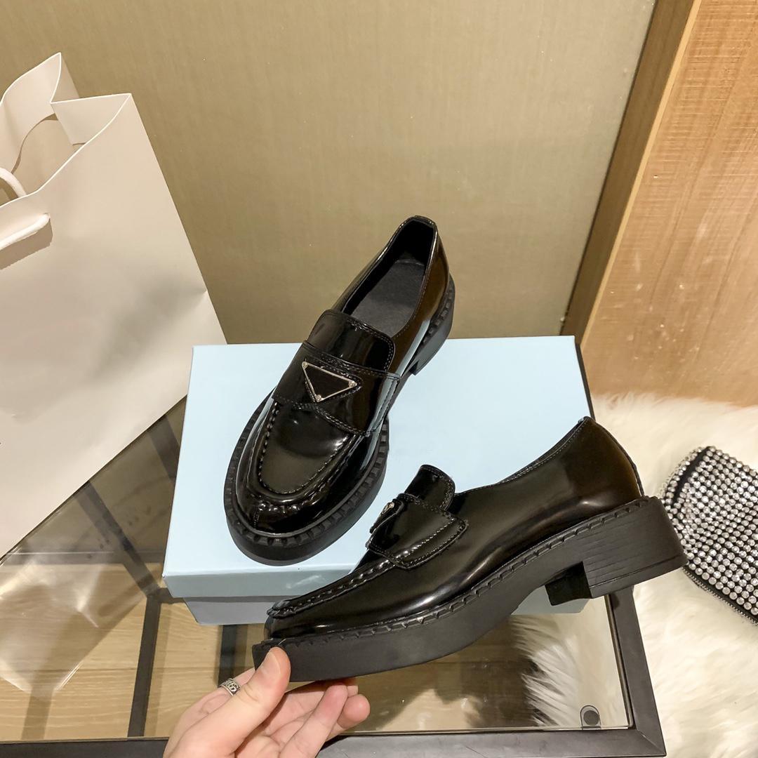 Triangle thick sole Luxury Designer shoes height increasing shoes for women 2026 new model loafers genuine leather British style small leather shoes single shoe