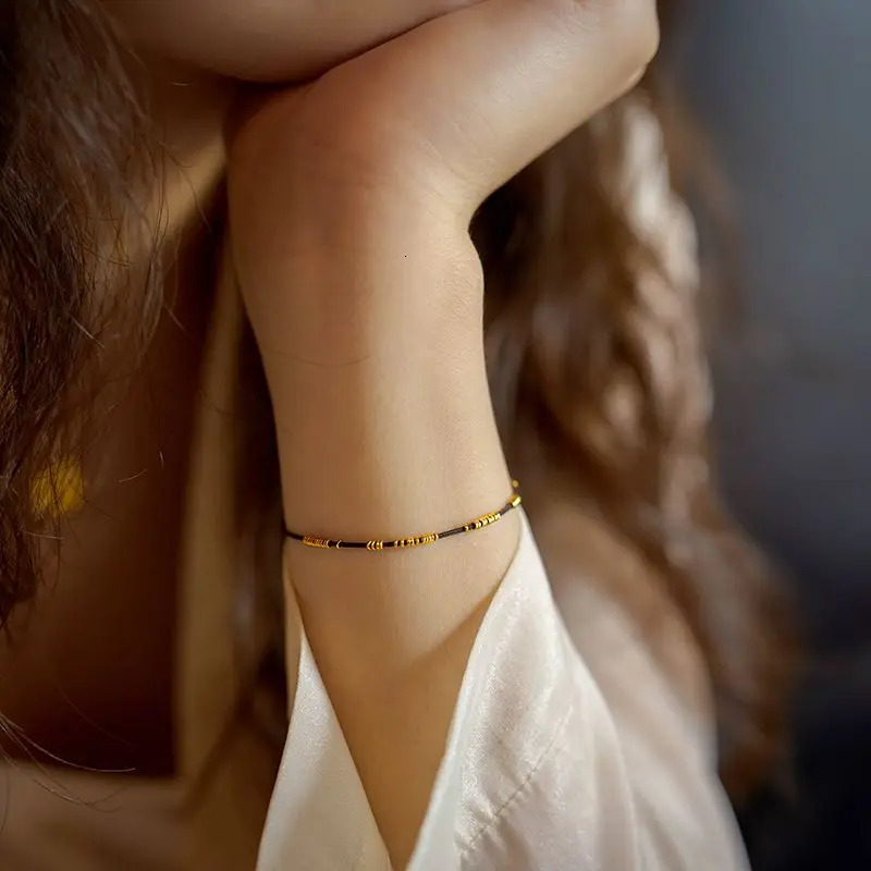 Niche Simple Plain Circle Bracelet Red Rope 18K Golden Lucky Bead Hand Rope All-match Ultra-thin Hand String 251223