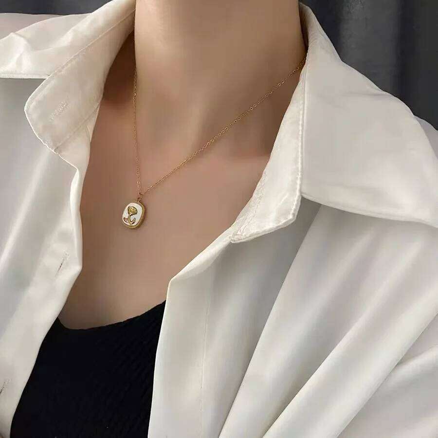 Design Sense Shell Cube Rose Pendant Gold Color Chain Stainless Steel Necklace 2025 Classic Jewelry Sexy Accessory For Women