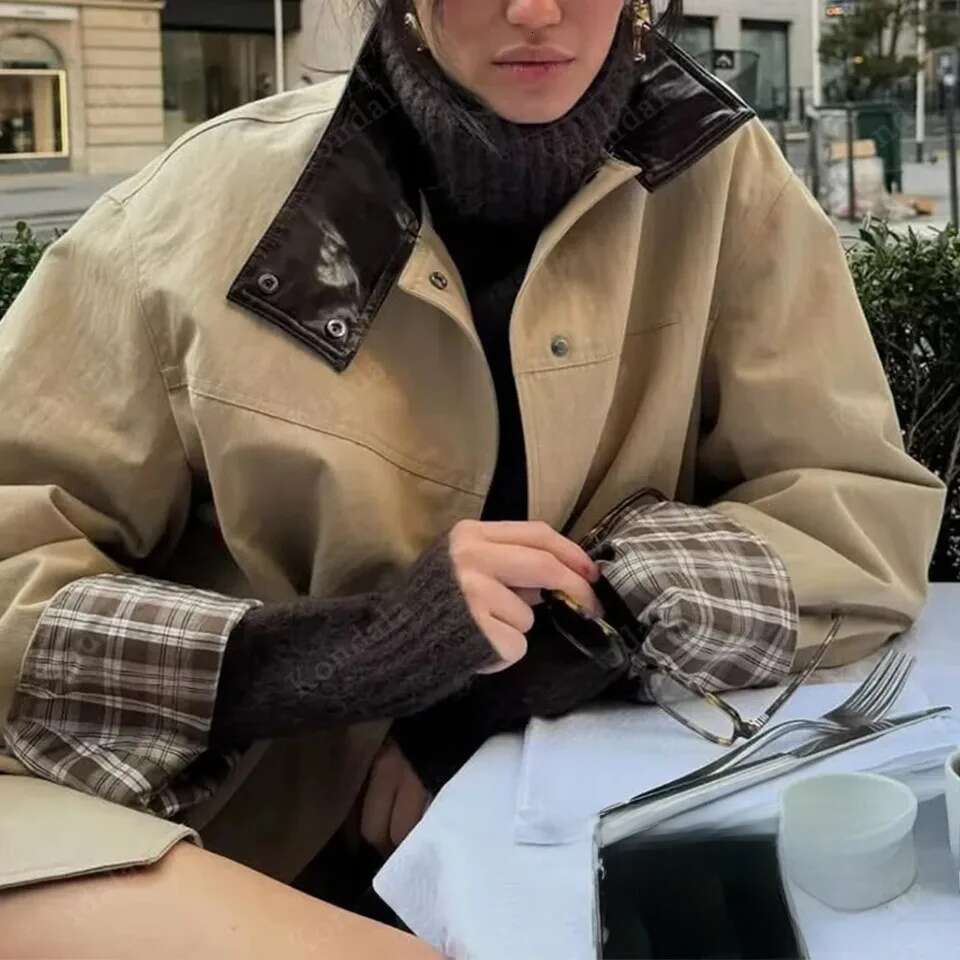 Women Casual Loose Contrast Plaid Inside Stand Collar Jacket 2026 Designer Fashion New Autumn Fashion High Street Coat